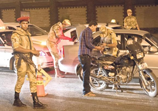 36 prisonniers «asphyxiés», 27 policiers tués, Moubarak presque libre : Escalade en Egypte