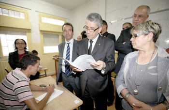 Baba Ahmed convoque une réunion des directeurs de l’éducation pour préparer la rentrée 2013/2014