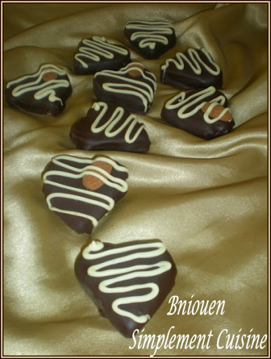 Bniouen à la farine et aux amandes