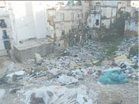 Cette cité historique se meurt, Pleure ô Casbah bien-aimée