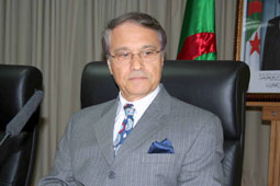 Chakib Khelil est-il vraiment recherché par Interpol ?