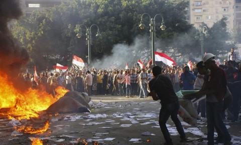 EGYPTE, Les manifestants continuent à défier l’armée