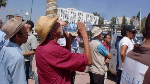 Ennahar tv :Des non-jeûneurs se rassemblent et déjeunent en public à Tizi Ouzou
