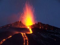 Eruption d’un volcan en Indonésie : cinq morts et plus de 500 personnes évacués