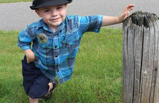 Etats-Unis: Un enfant de 4 ans réélu maire de son village