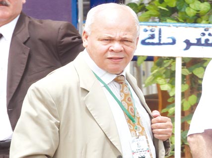 Il a été reçu hier par le ministre de l’Intérieur , FLN : Belayat reprend la main