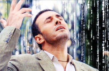 Kadhem Essaher Séduit le public de Djemila : « C’est parce que je vous aime que je chante ! »