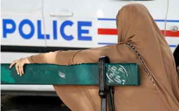 Profanation des mosquées,agression de femmes voilées..Où va la France?