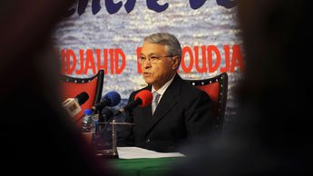 Scandale pétrolier en Algérie : l&rsquo;ex-ministre Khelil visé par un mandat d&rsquo;arrêt