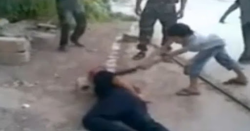 Syrie: Mohamed Salibi, l’enfant coupeur de têtes, endoctriné par les mercenaires islamistes