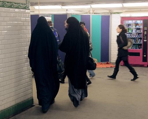 Trappes: plainte d&rsquo;une adolescente voilée qui dit avoir été agressée