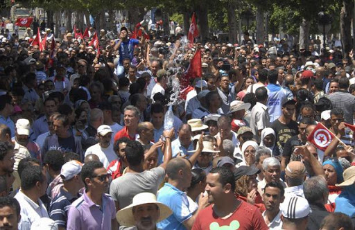 Tunisie: Les islamistes et leurs opposants appellent chacun à manifester mardi