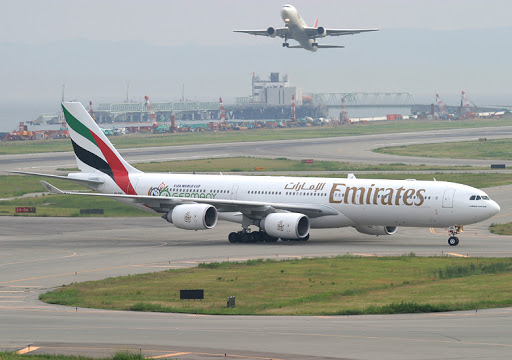 Un avion d’Emirates bloqué à l’aéroport d’Alger suite à un accident avec un camion