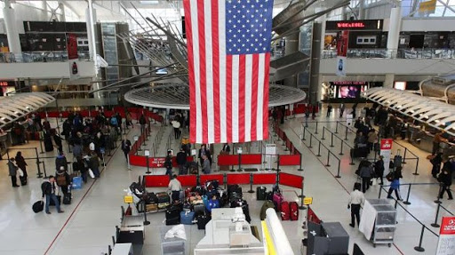 Un homme qui transportait de l’uranium dans des chaussures arrêté à l’aéroport de New York