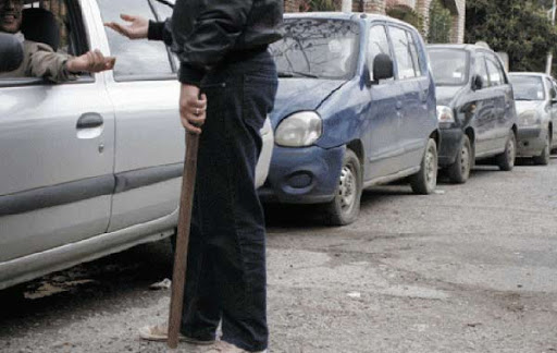 Un métier au noir exercé en plein jour,Gardiens de parkings autoproclamés