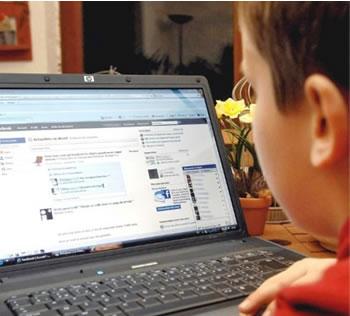 Voeux de l&rsquo;aid,Facebook supplante les SMS