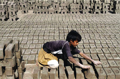 A Khenchela, ils sont domestiques, bergers, bonnes à tout faire, ouvriers agricoles… : enfants au travail, victimes innocentes des « samsars »