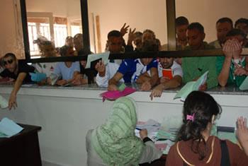 Aux guichets de l’etat civil l’afflux comme chaque année