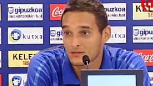 EN : Cadamuro offre une solution a droite à Vahid