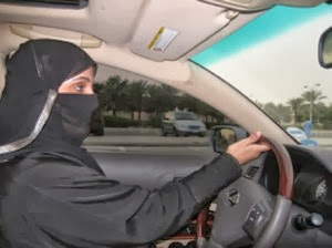 Femmes au volant: un mufti saoudien prévient contre le risque d’avoir des enfants anormaux
