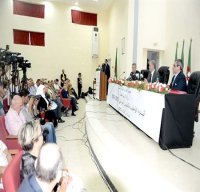 La surcharge des classes et le retard dans la livraison de certains projets en débat