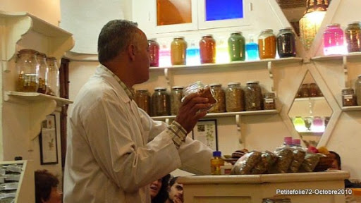 L’alternative des plantes médicinales fait des ravages à Oran Près de 200 personnes intoxiquées chaque année par les herboristes