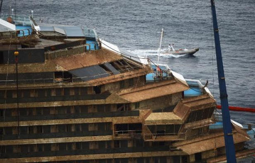 Le redressement du « Costa-Concordia » s’est achevé avec succès