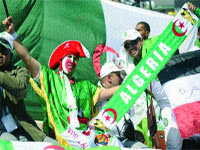 Les Burkinabés offrent 2 000 places aux Algériens, Pas de pont aériean pour Ouagadougou