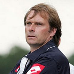 MCA : Le coach sermonne ses défenseurs