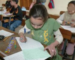 «Mieux vaut tard que jamais!» Des casiers dans les écoles primaires