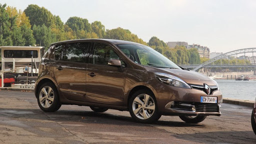 Renault Scénic 3 : pris pour cible