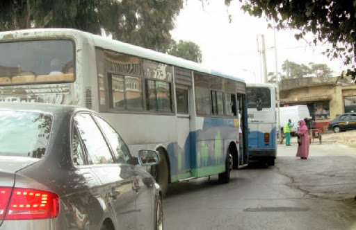 Une bande de malfaiteurs attaque un bus de la ligne B à Victor Hugo et déleste ses passagers de leurs biens de valeur L’insécurité au grand jour…