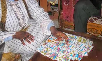 Alors que la ville d&rsquo;Oran est dans un état de désuétude avancée, Le charlatanisme…on y croit toujours