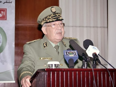 Gaïd Salah, La revue El-Djeïch, une tribune pour les « plumes nationales, loyales et fidèles »