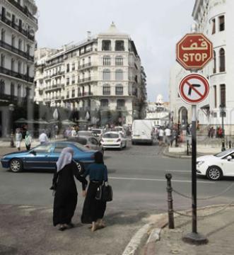 Maintien de la stabilité et de la paix sociale, La double thérapie du gouvernement