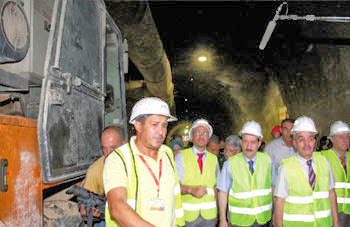 Métro d’Alger : M. Ghoul inaugure la liaison entre le tunnel et la station d’Aïn Naâdja 02