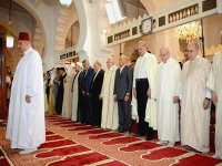 MM.Bensalah, Ould Khelifa et Sellal accomplissent la prière de l’Aïd El-Adha à la Grande mosquée d’Alger