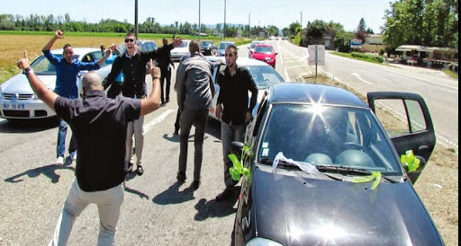 Plats,chaises, tables, cameras,robe de la mariée.. Tout se loue pour les mariages à Oran !