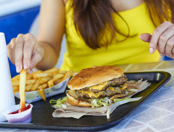 Chips, frites, toasts… Amidon : griller les aliments peut les rendre cancérigènes