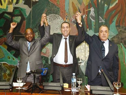 Révision de la constitution, Le FLN veut verrouiller le jeu à l’APN