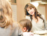 Société / Filles- mères dans le monde : des chiffres effarants