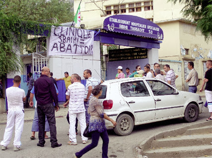 Une action de protestation a été organisée devant son entrée, Décès d’une parturiente à la clinique Sbihi de Tizi Ouzou