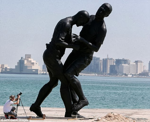 Une statue immortalisant le « Coup de tête » de Zidane sur la corniche de Doha