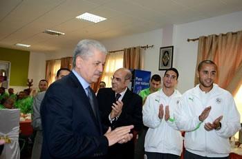 Abdelmalek Sellal a rendu visite aux verts, « Le Président Bouteflika vous transmet ses encouragements »