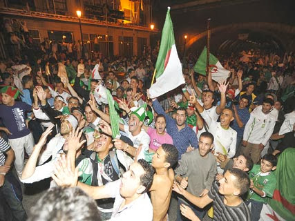 Écrans géants, projections en salles et dans les cafés Algérie – Burkina Faso : comment les Algériens se préparent