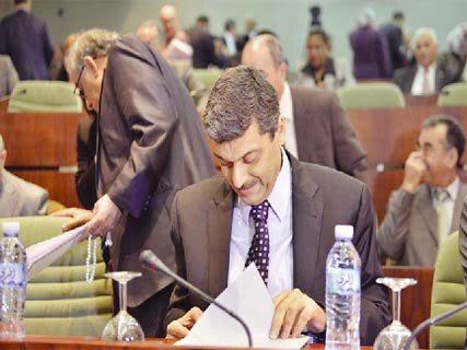 il craint Des déséquilibres financiers à moyen terme, Karim Djoudi : “La baisse des recettes pétrolières est inquiétante”