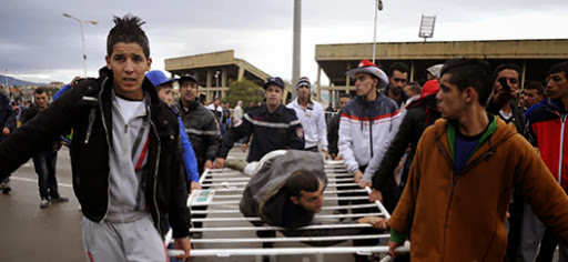 La vente des billets tourne à l’émeute