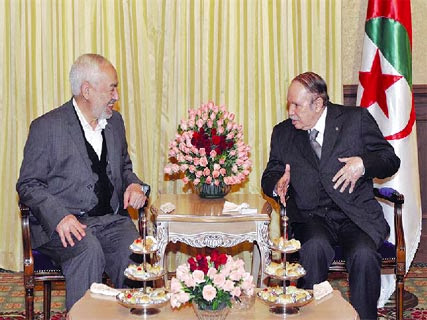 Le Président Bouteflika reçoit le président du mouvement tunisien Ennahdha
