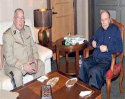 Le Président Bouteflika reçoit le général de corps d&rsquo;armée Gaid Salah