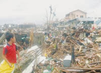 Philippines : couvre-feu et véhicules blindés dans une ville victime du typhon